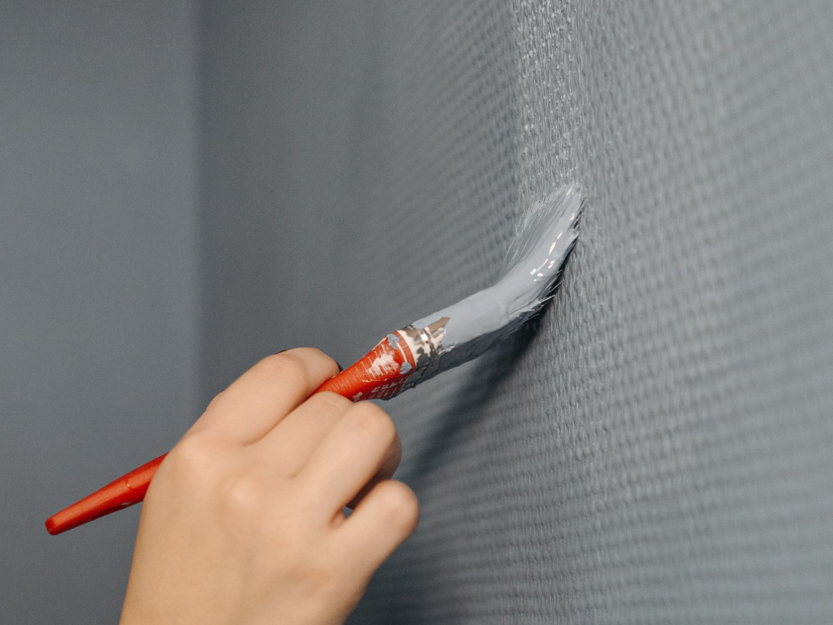 Pennelli pittura muro: le differenze tra setole naturali e sintetiche